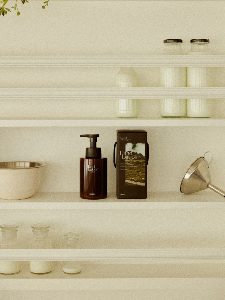 hetras Perfume Essence Hand Lotion 515ml - Hotel Wood